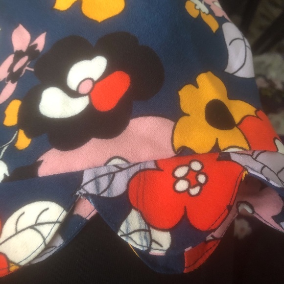 Retro style Victoria Beckham for Target floral top with scalloped edge sleeve - Picture 8 of 8